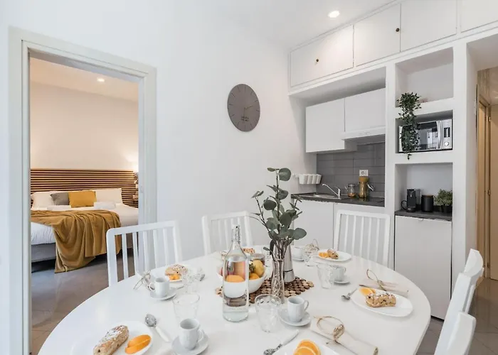 The Rent - Two-bedroom In Colosseum Area Апартаменты *