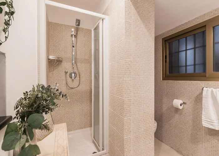 The Rent - Two-bedroom In Colosseum Area Апартаменты