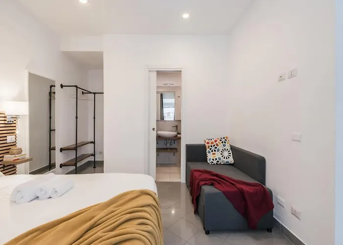 The Rent - Two-bedroom In Colosseum Area * Рим