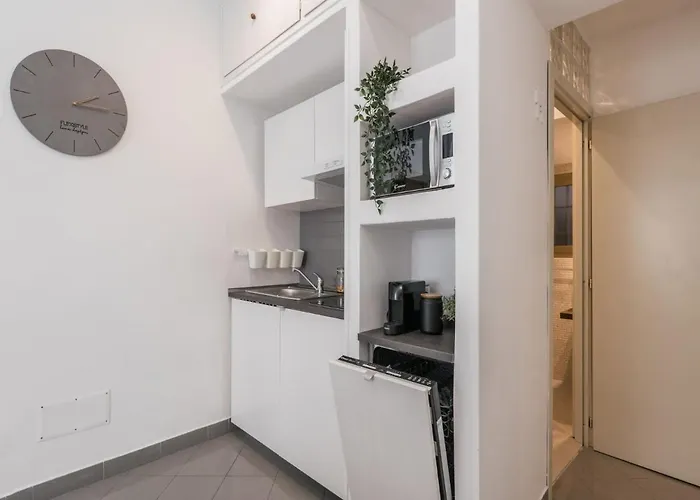 Апартаменты The Rent - Two-bedroom In Colosseum Area Рим