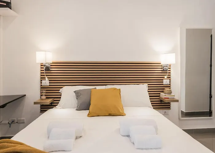 The Rent - Two-bedroom In Colosseum Area *