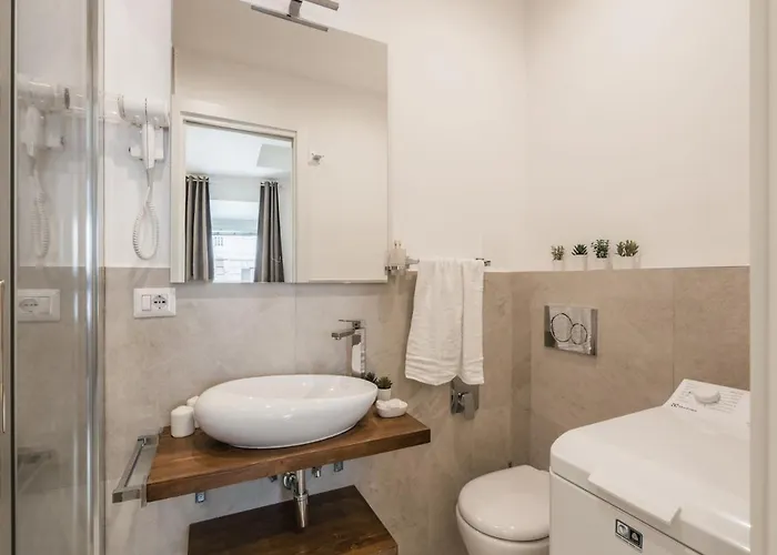 Апартаменты The Rent - Two-bedroom In Colosseum Area *