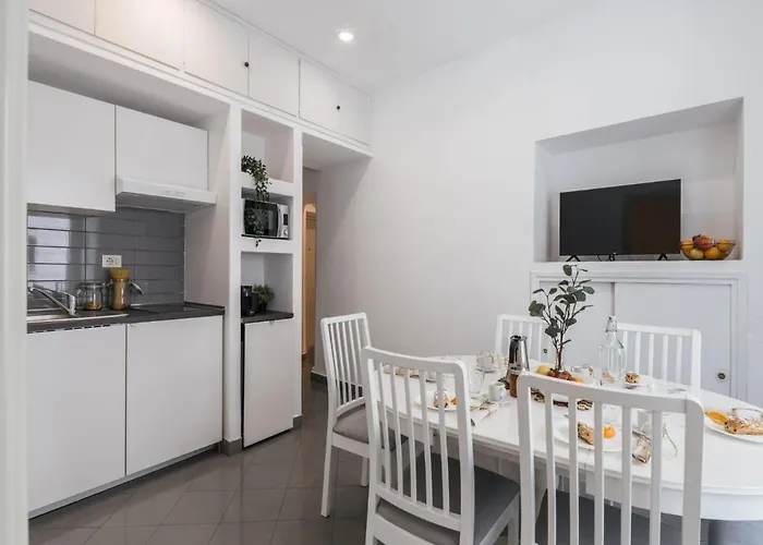 The Rent - Two-bedroom In Colosseum Area Апартаменты Рим
