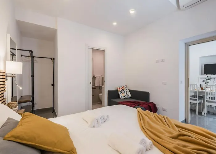 Апартаменты The Rent - Two-bedroom In Colosseum Area